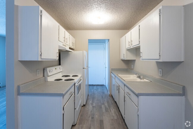 1BR, 1BA - 680 SF