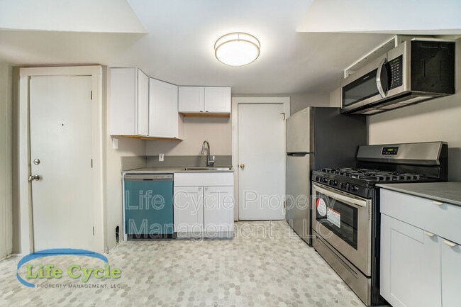 Photo - 921 Fairmount St SE