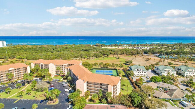 Building Photo - 275 Palm Ave Unit A406