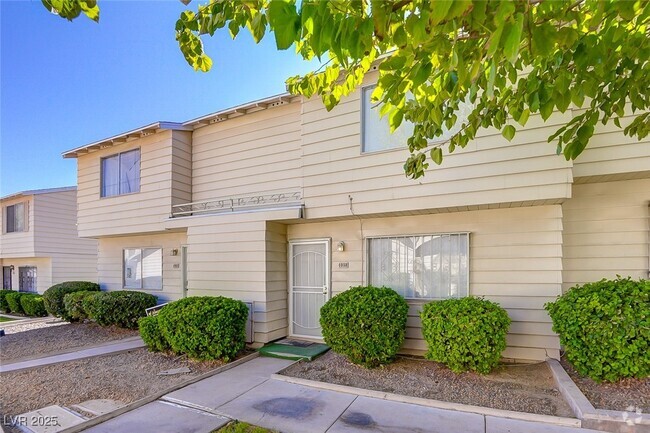 Building Photo - 4958 Larkspur St Rental