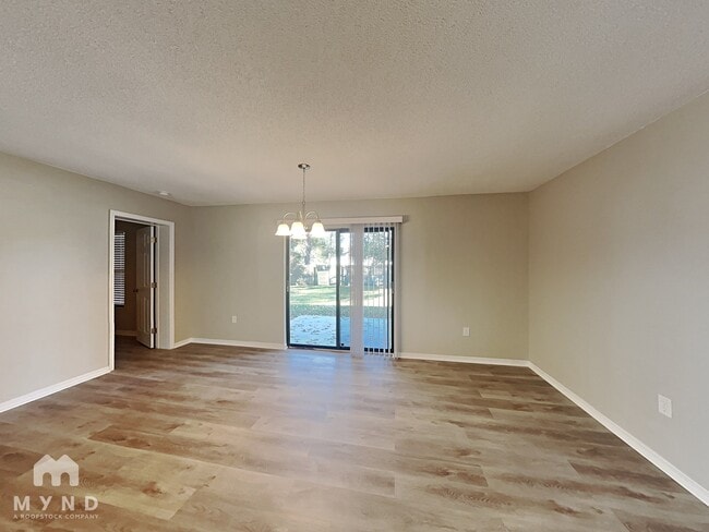 Photo - 10327 Lansfield St