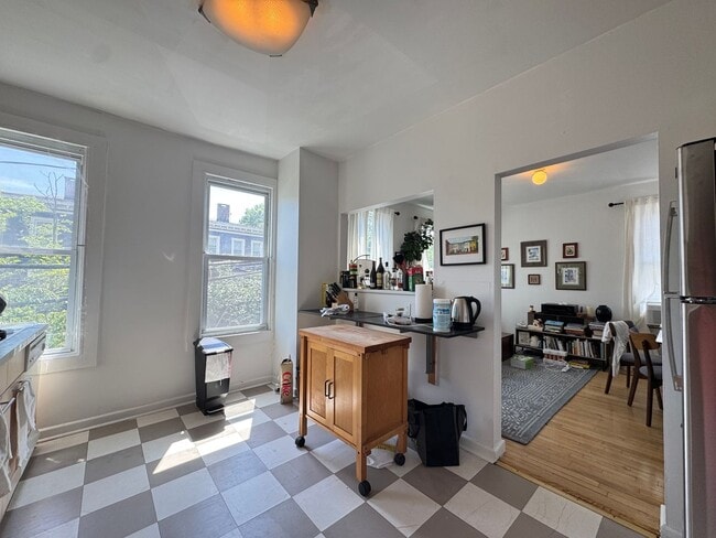 Photo - Stunning 2BR Queen Anne Victorian in East Rock | Bay Windows | In-Unit W/D | Parking Included Unit 2