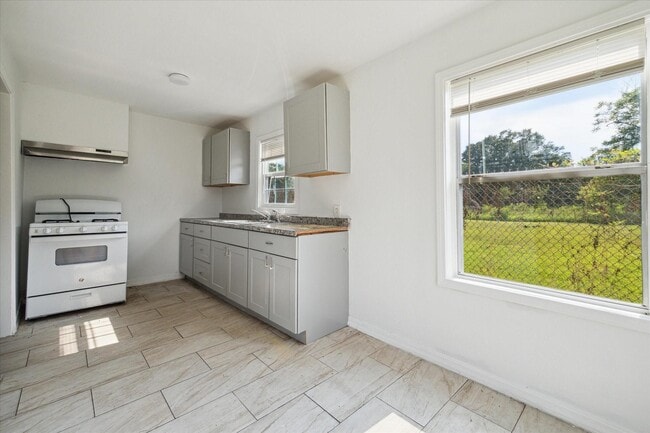 Photo - 3229 Persimmon St