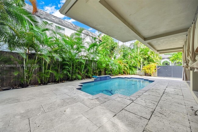 Photo - 3040 Lucaya St