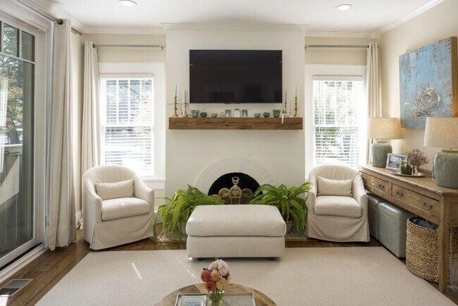 Photo - 801 Durant Pl NE