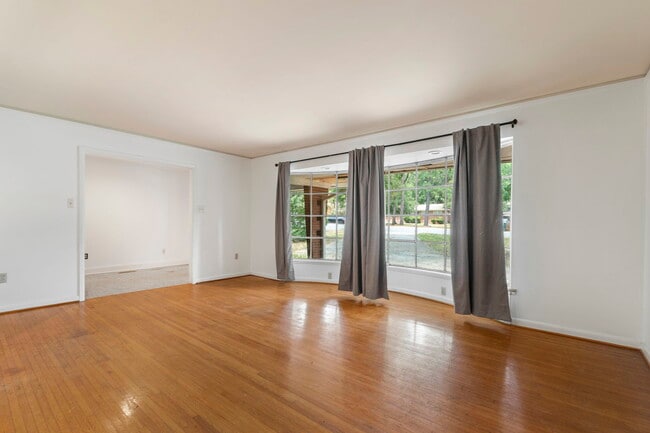 Photo - 7001 W Markham St