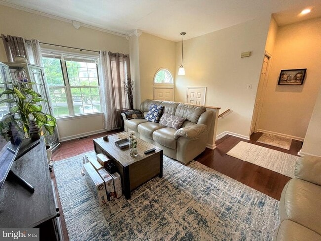 Photo - 5 Martins Square Ln