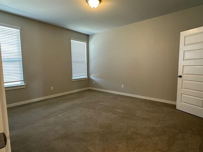 Photo - 301 Ancellotta Wy