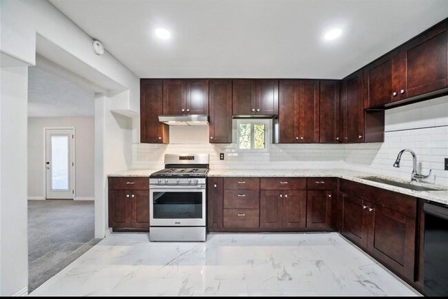 Photo - 6526 Westview Dr
