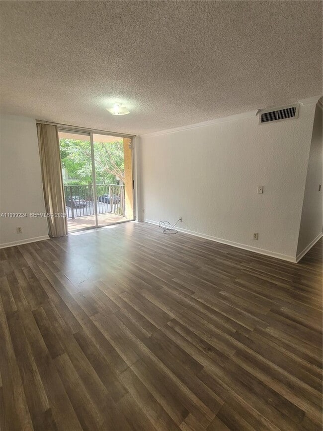 Building Photo - 10773 Cleary Blvd Unit 203