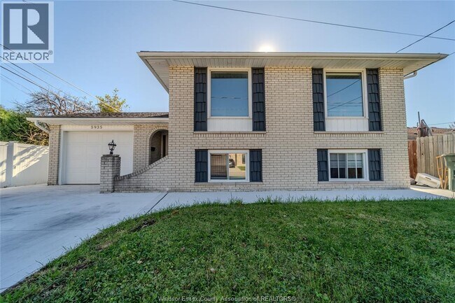 Photo - 5935 Rose St