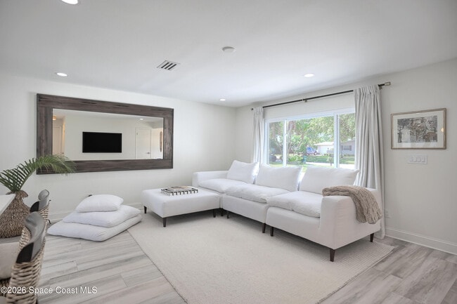 Photo - 1162 Samar Rd