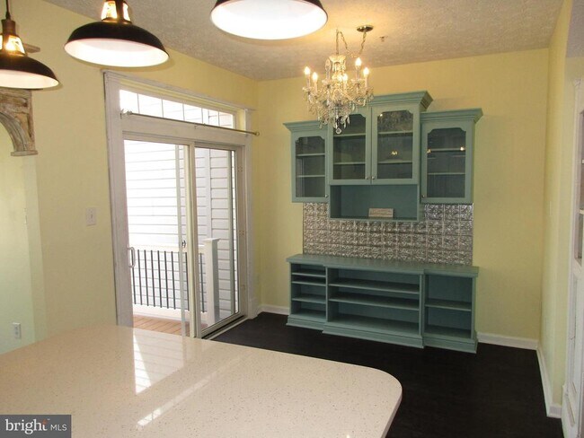 1024 Jeanett Way