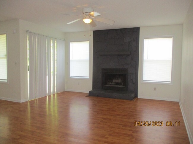 1014-4 Brookhollow