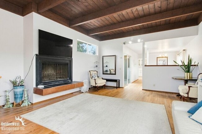 Photo - Beautifully Updated 3Bdm 3Ba Unfurnished Home with Views in Cardiff By the Sea!