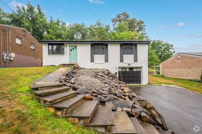 Building Photo - AVAILABLE SEPT 1ST!! BEAUTIFUL 3 BEDROOM I... Rental