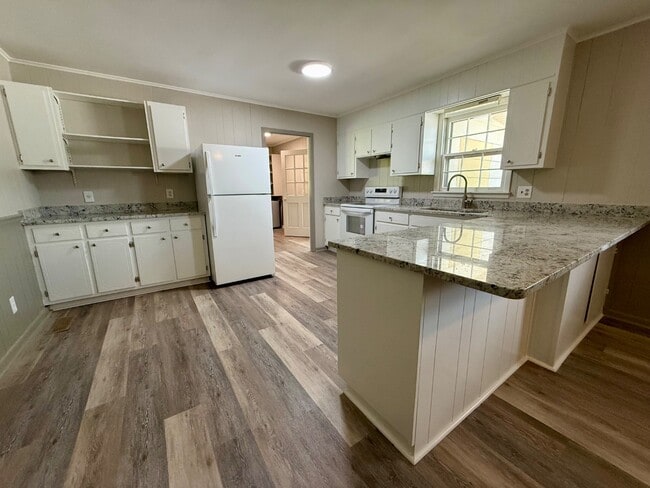 Photo - 880 Dixon Rd