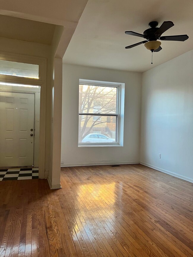 Photo - 1832 Green St