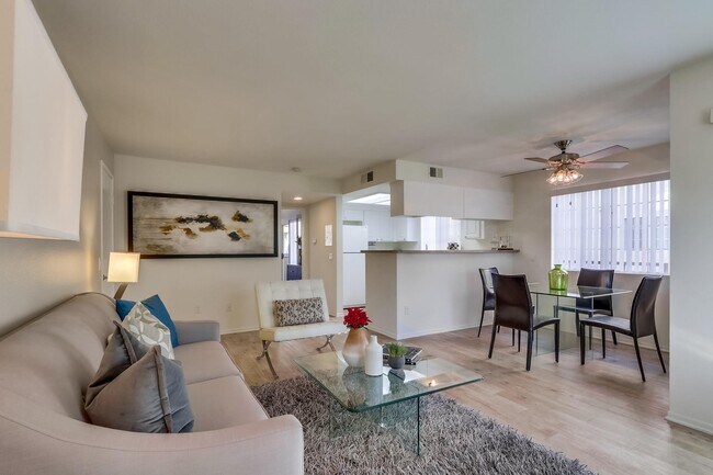 Madison Newport Apartment Homes For Rent in Costa Mesa, CA