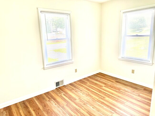 Photo - 2700 Castlewood Pl