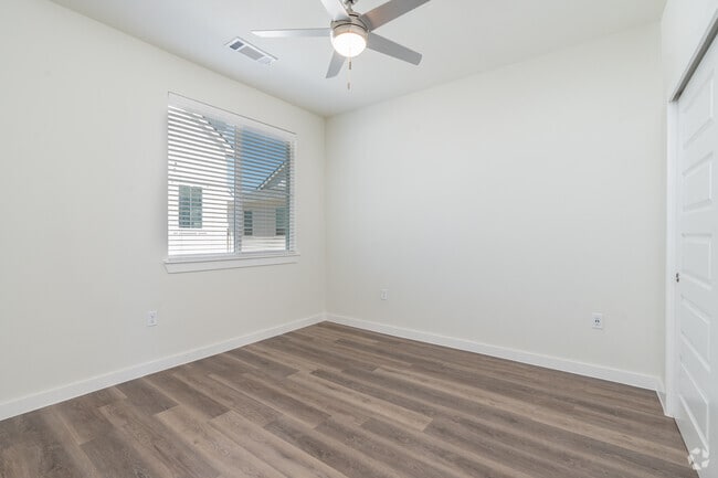 1BR, 1BA - 635SF - Primary Bedroom