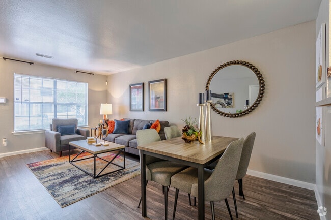 Photo - Greens of Hickory Trail Apartamentos