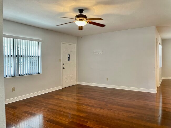 Photo - 1730 Long St