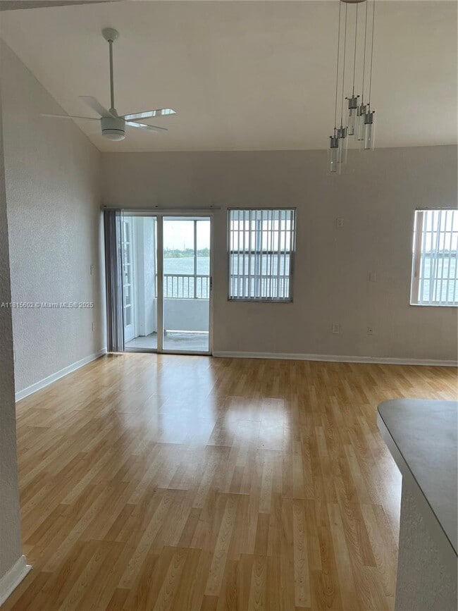 Photo - 2811 N Oakland Forest Dr Condo Unit 304
