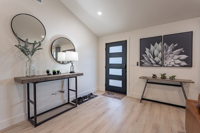 Entrada - 126 E Palmcroft Dr