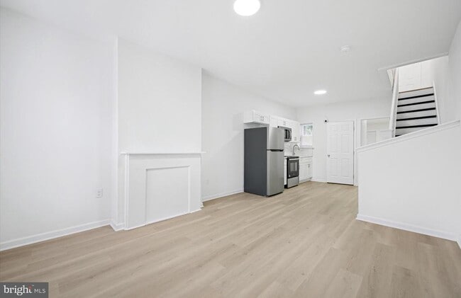 Building Photo - 887 N 46th St Rental