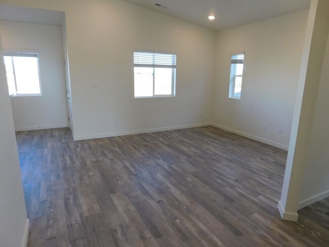 Photo - WALKING DISTANCE TO COMMUNITY