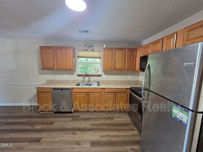Photo - 906 W Chatham St
