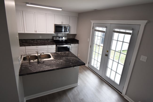 Building Photo - 620 S Main St