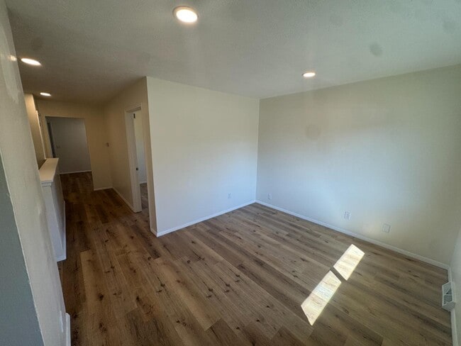 Photo - 208 Lindell Dr