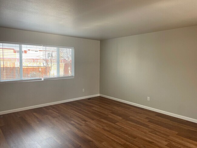 Photo - 7433 Spey Dr