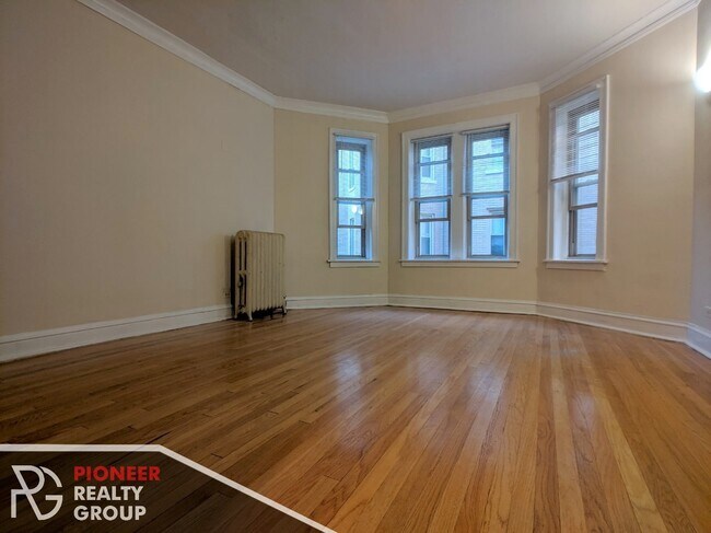 Photo - 4237 N Paulina St