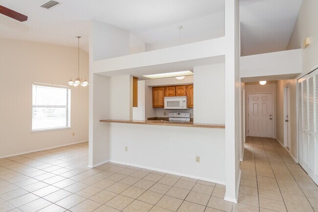 Photo - 593 Radnor Ln