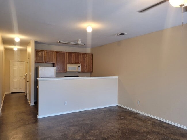 Photo - Lovely townhome | 3 bed/2.5 bath | spacious 1421 square feet | convenient location near Randolph ...