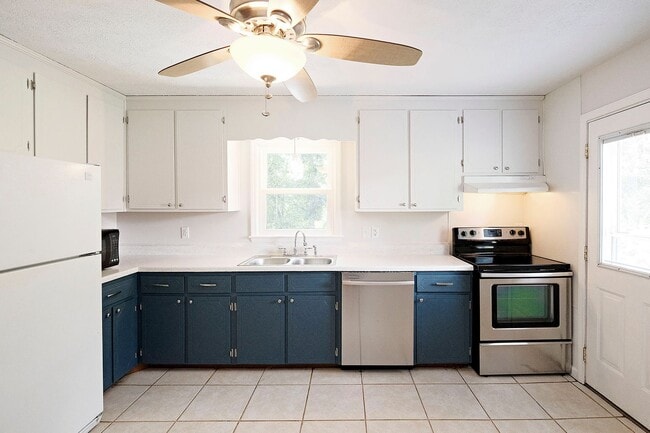 Photo - 930 Claudius Ct