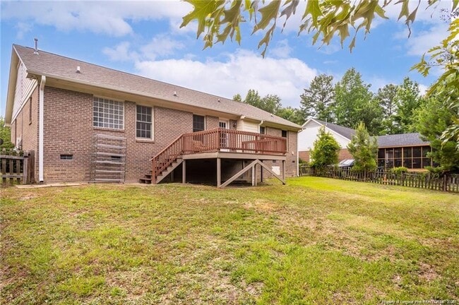 Photo - 402 Roundtree Dr