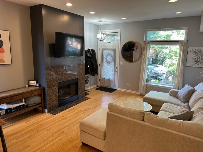 Photo - 957 W Montana St Unit 1W