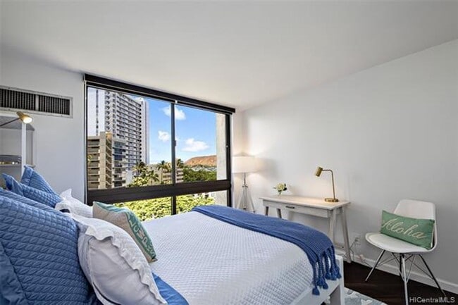 Photo - 1 bedroom, den with murphy bed, 1 cov parking, tropical grounds with pool, tennis courts +++++++