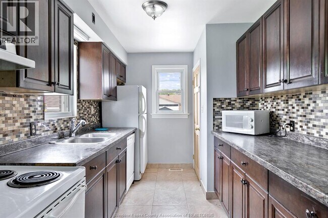 Photo - 3200 Longfellow Ave