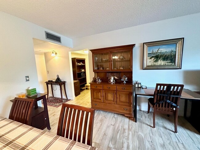 Photo - 824 SW 9th St Cir Unit 101