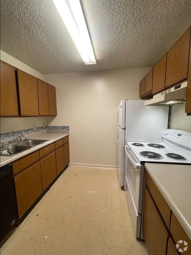 Building Photo - Delplaza Rental