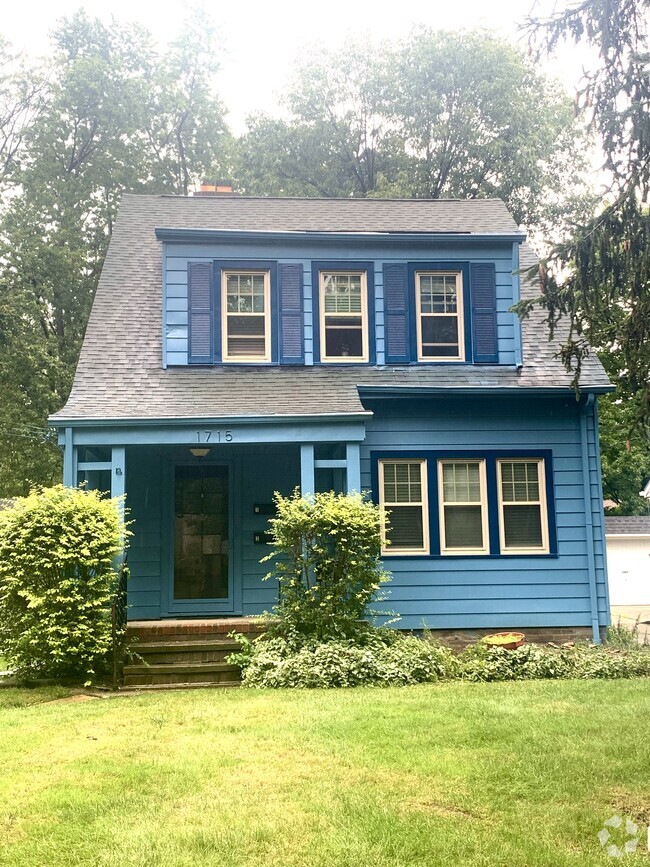 Building Photo - 1715 Edgefield Rd Unit Upstairs Rental