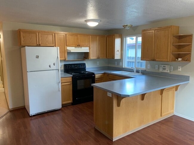 Photo - VIDEOTOUR: Amazing Newer South Salem Home! Great Location. PETS WELCOME