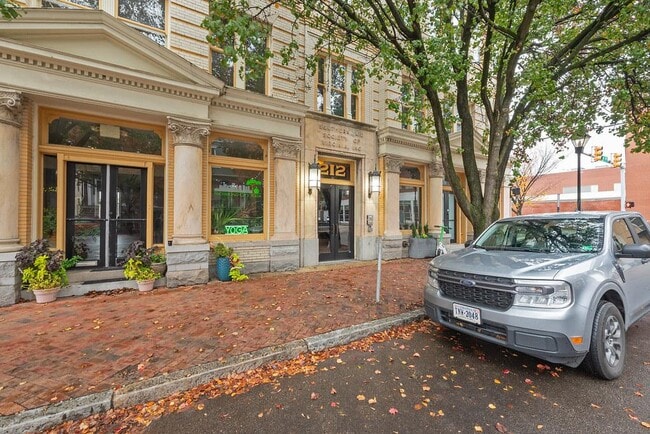 Photo - 212 E Clay St