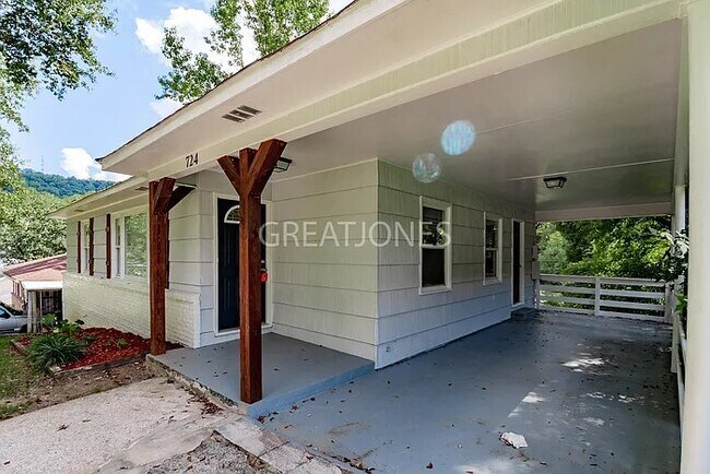 Photo - 724 84th St S