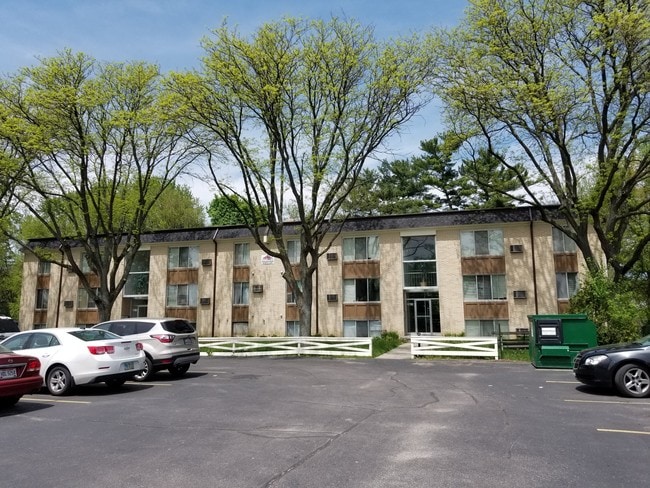 Inverness Manor - Inverness Manor Apartments
